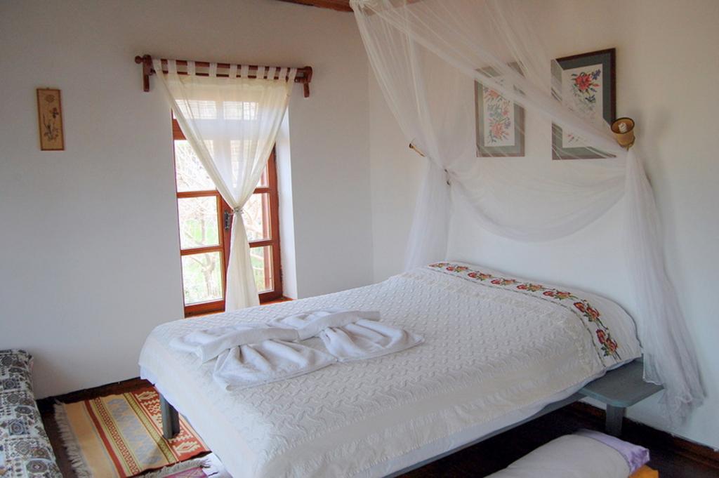 Salkim Konak Ve Agac Evler Guest House Селчук Стая снимка