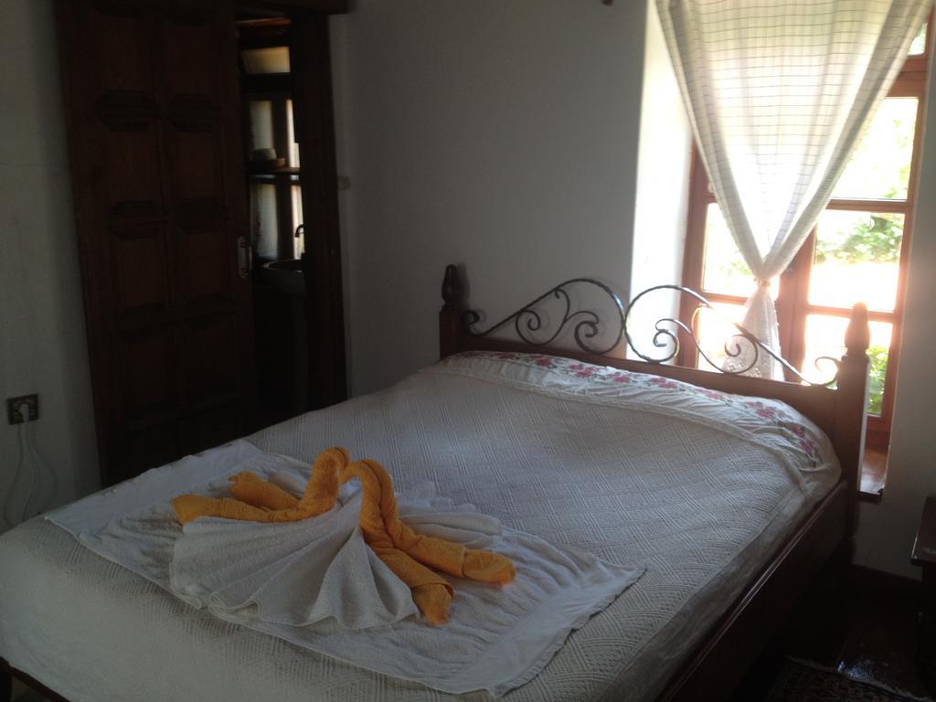 Salkim Konak Ve Agac Evler Guest House Селчук Стая снимка